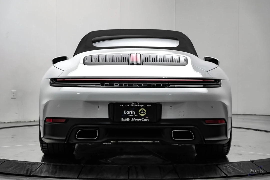 2025 Porsche 992 Carrera - Image 15 of 31