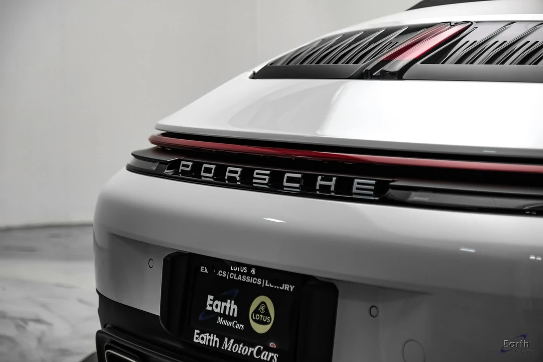 2025 Porsche 992 Carrera - Image 18 of 31