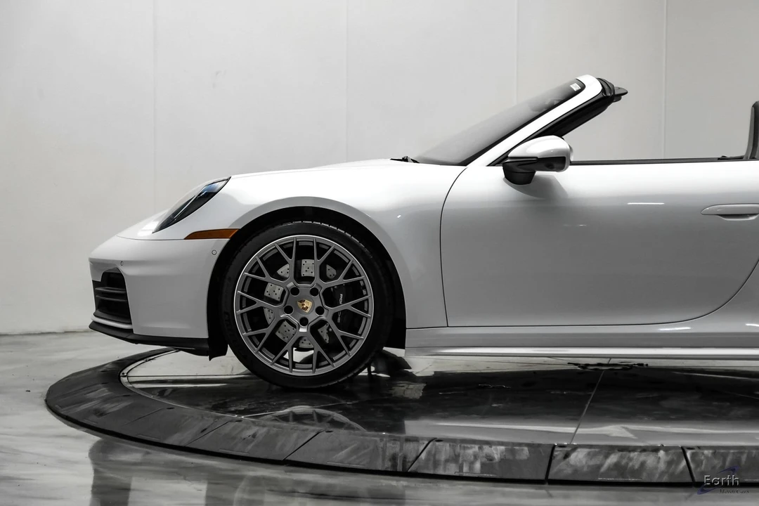 2025 Porsche 992 Carrera - Image 10 of 31