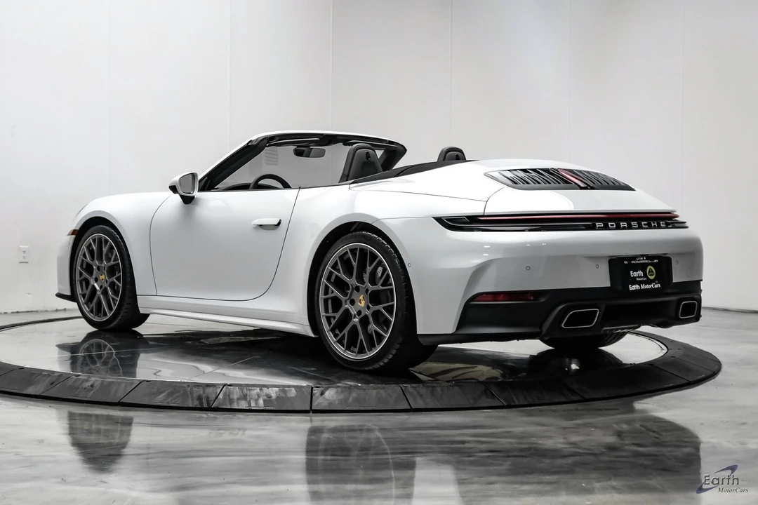 2025 Porsche 992 Carrera - Image 12 of 31