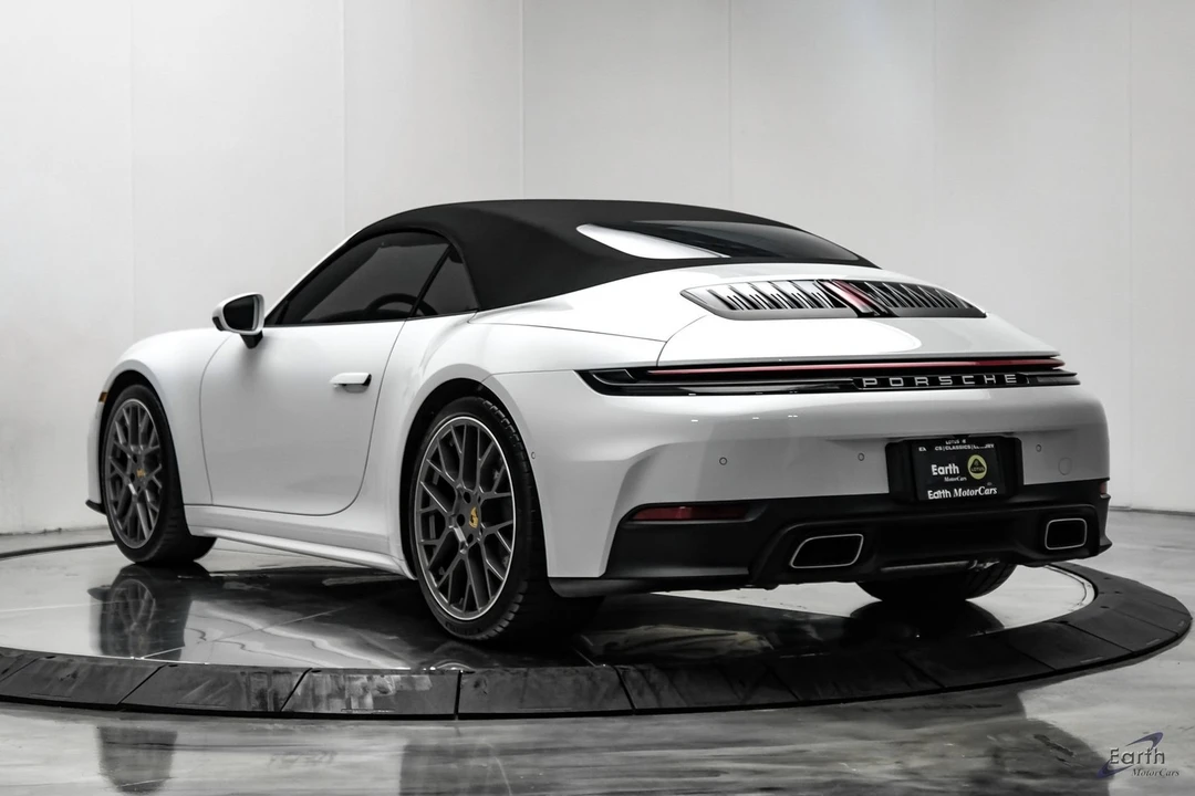 2025 Porsche 992 Carrera - Image 13 of 31