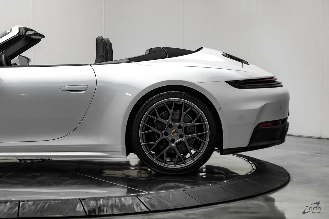 2025 Porsche 992 Carrera - Image 11 of 31