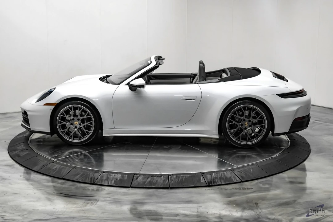 2025 Porsche 992 Carrera - Image 8 of 31