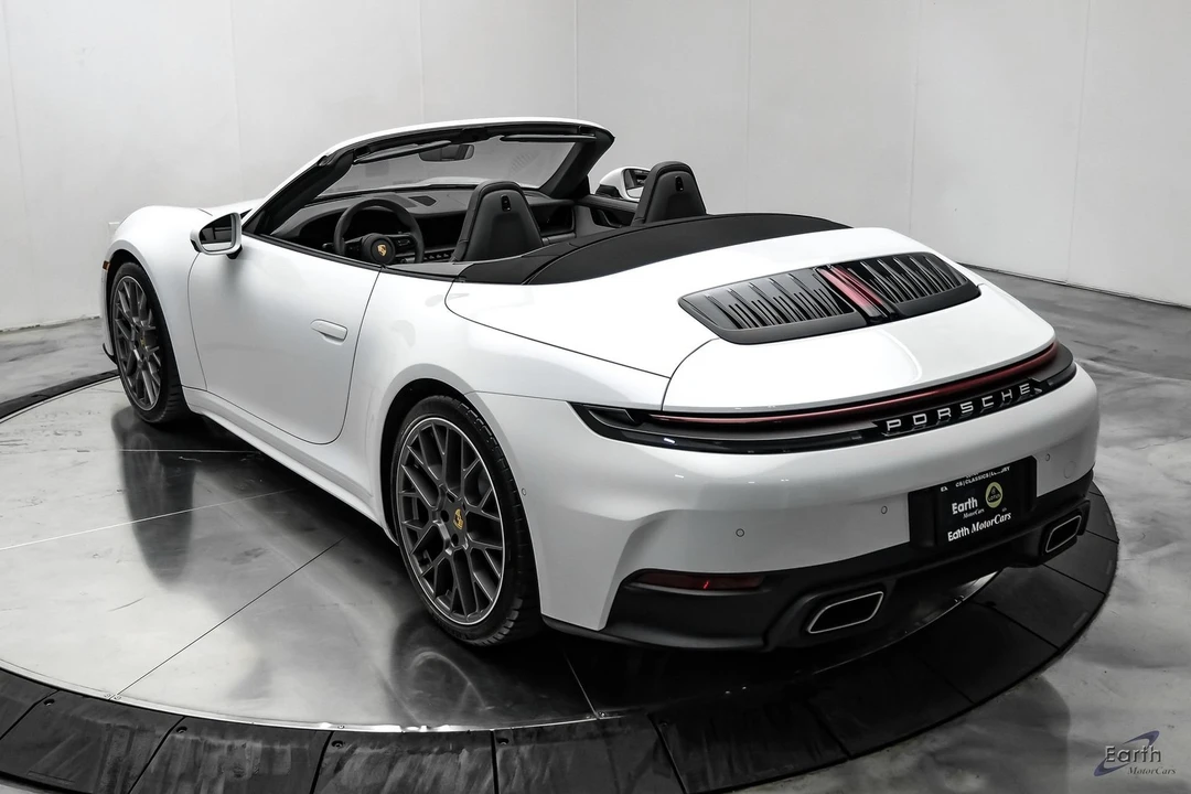2025 Porsche 992 Carrera - Image 14 of 31