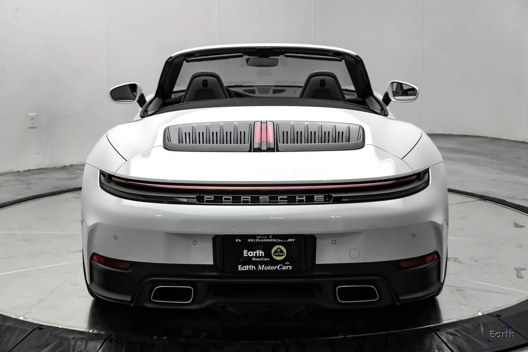 2025 Porsche 992 Carrera - Image 16 of 31