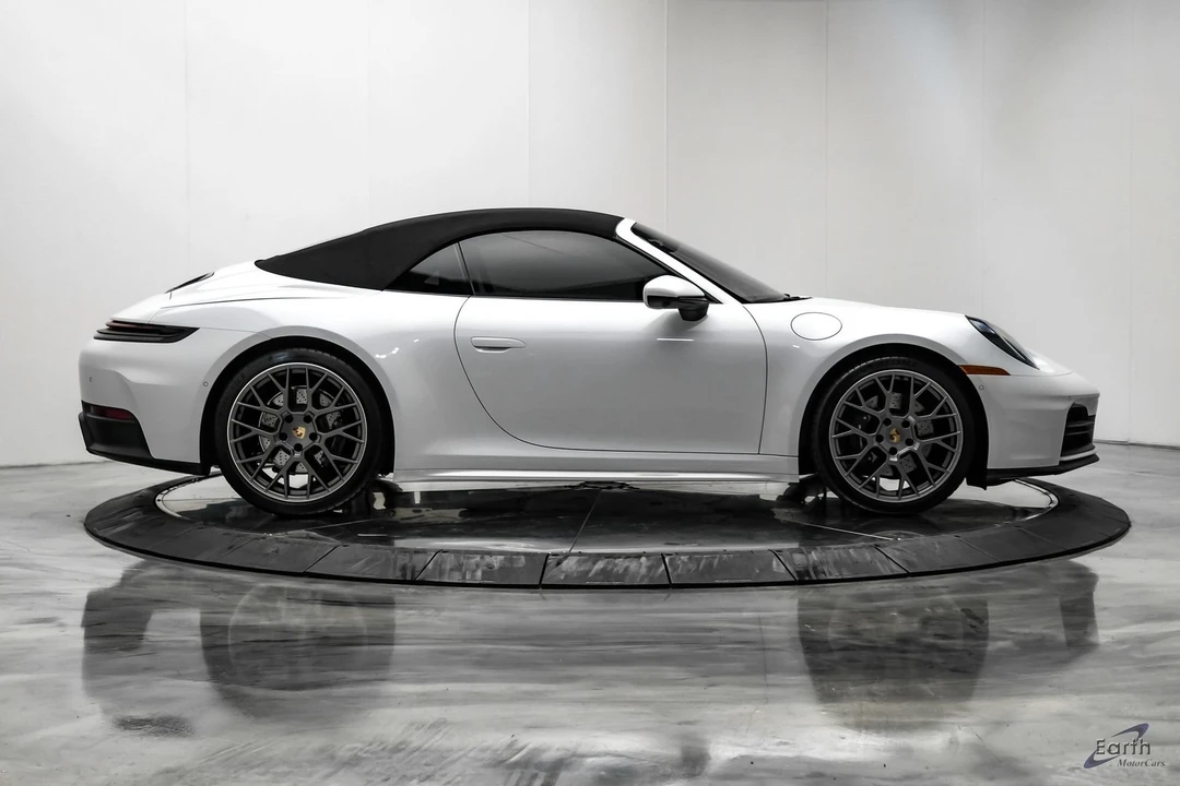 2025 Porsche 992 Carrera - Image 25 of 31