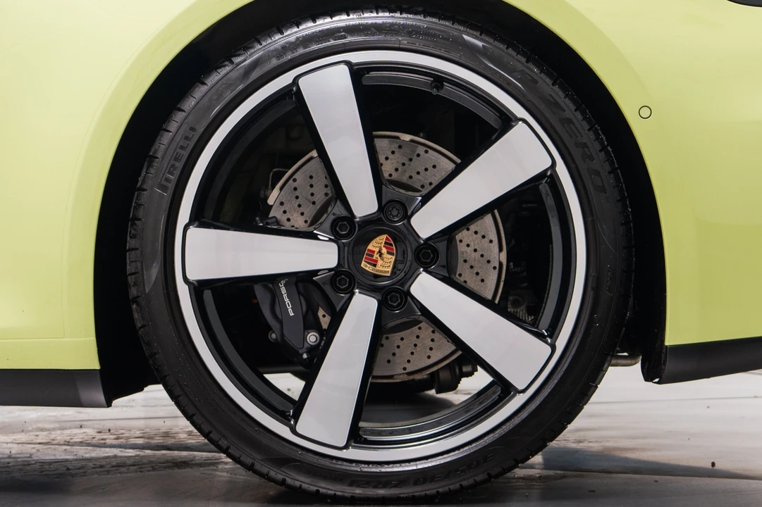 2025 Porsche 992 Carrera - Image 11 of 12