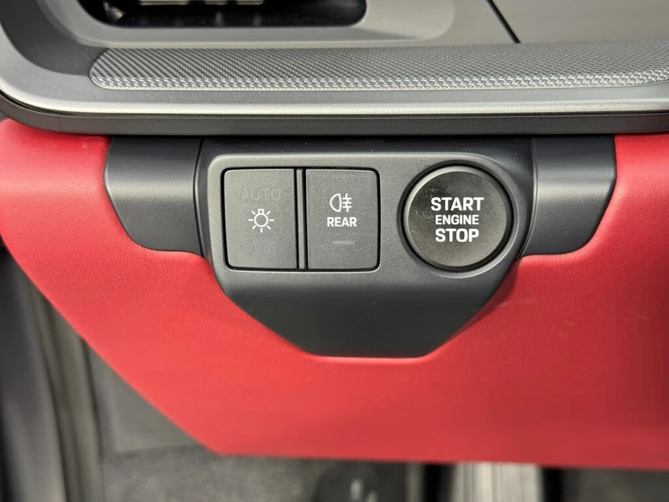 2025 Porsche 992 Carrera - Image 17 of 31