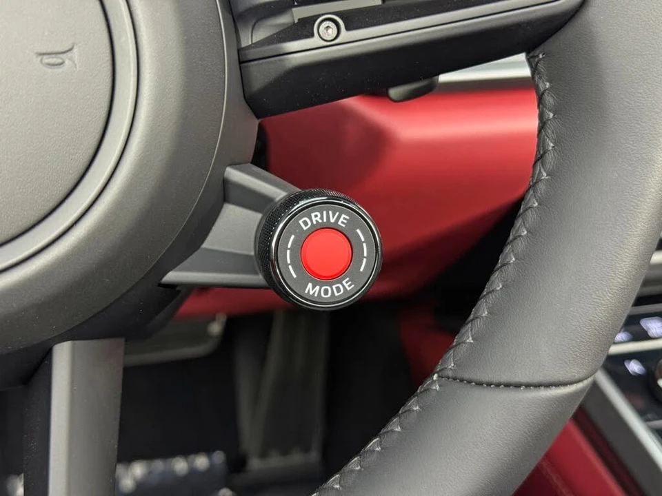 2025 Porsche 992 Carrera - Image 22 of 31