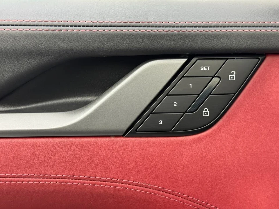 2025 Porsche 992 Carrera - Image 16 of 31