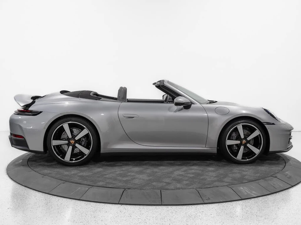 2025 Porsche 992 Carrera - Image 11 of 31