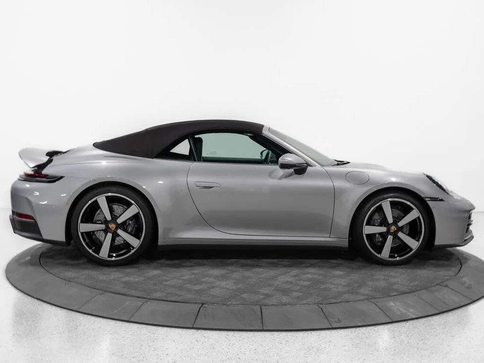 2025 Porsche 992 Carrera - Image 24 of 31