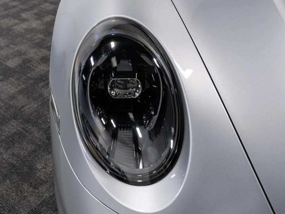 2025 Porsche 992 Carrera - Image 29 of 31