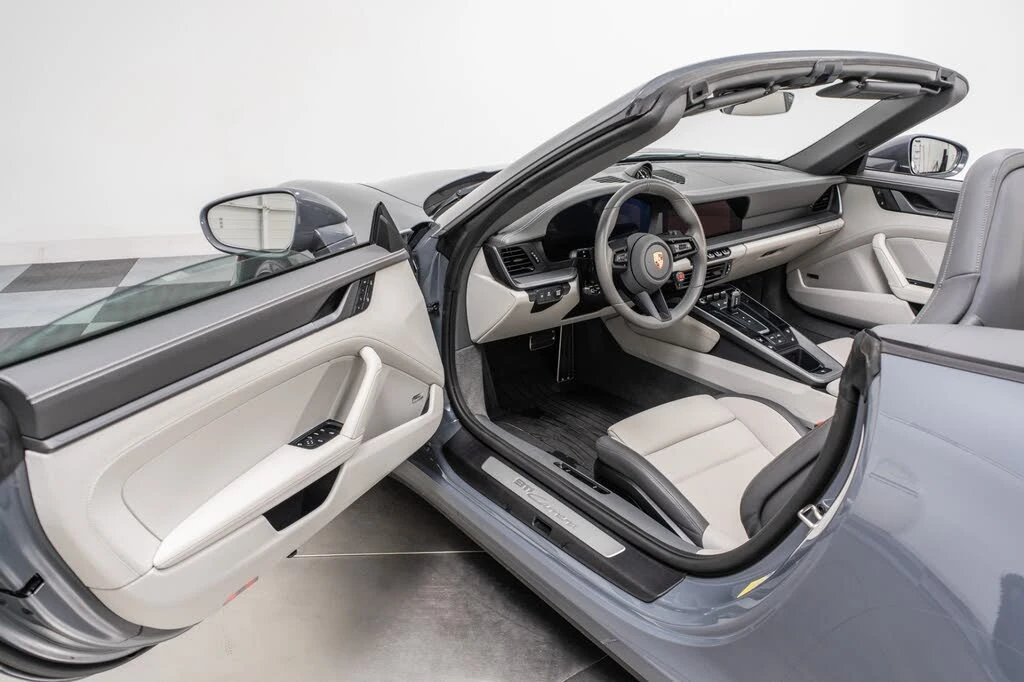 2025 Porsche 992 Carrera - Image 23 of 31