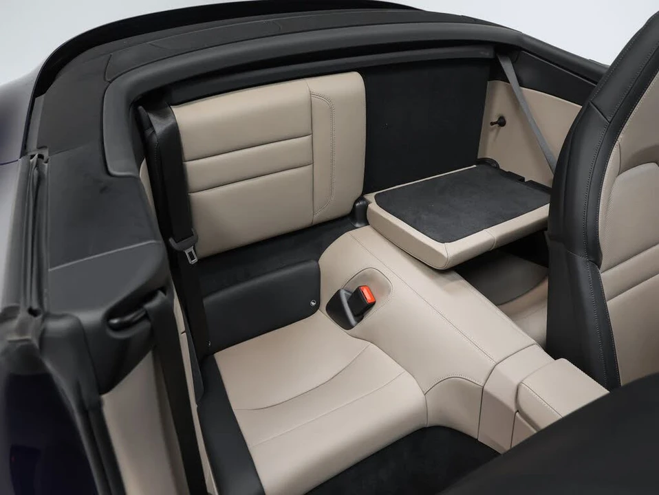 2025 Porsche 992 Carrera - Image 25 of 31