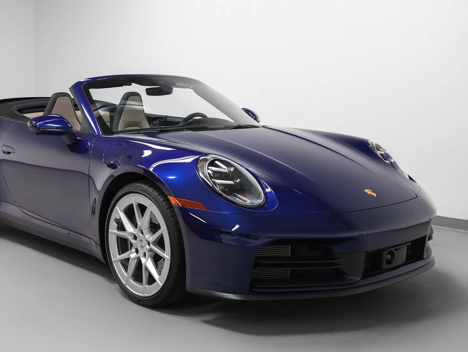 2025 Porsche 992 Carrera - Image 11 of 31