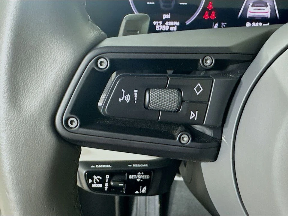 2025 Porsche 992 Carrera - Image 18 of 31