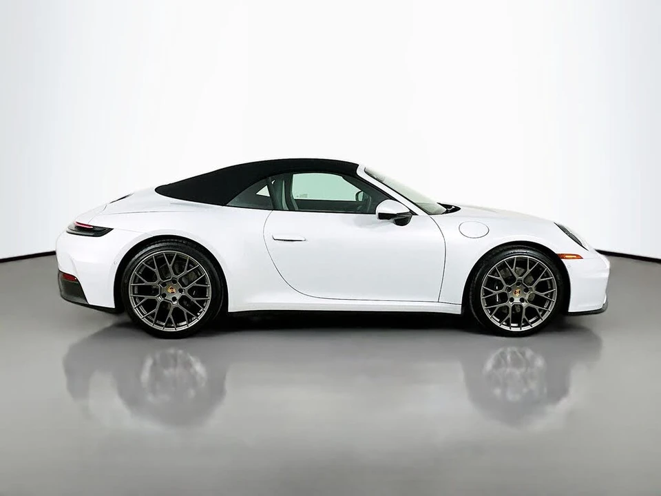 2025 Porsche 992 Carrera - Image 4 of 31