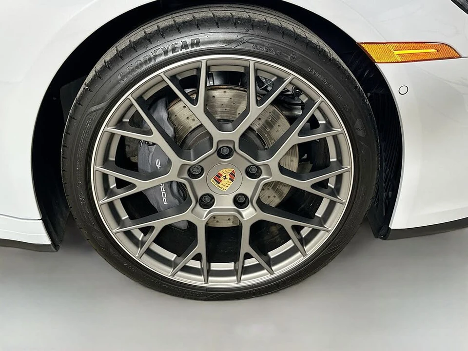 2025 Porsche 992 Carrera - Image 10 of 31