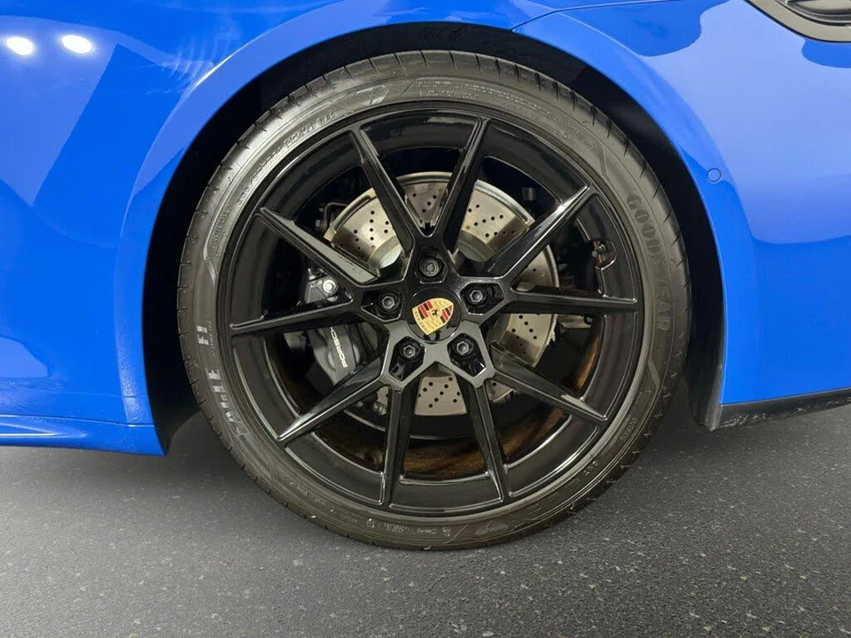 2025 Porsche 992 Carrera - Image 14 of 31