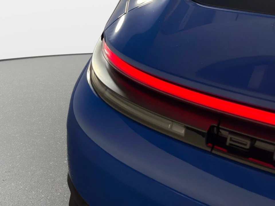 2025 Porsche 992 Carrera - Image 16 of 31