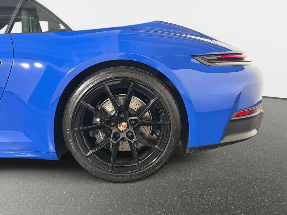 2025 Porsche 992 Carrera - Image 15 of 31