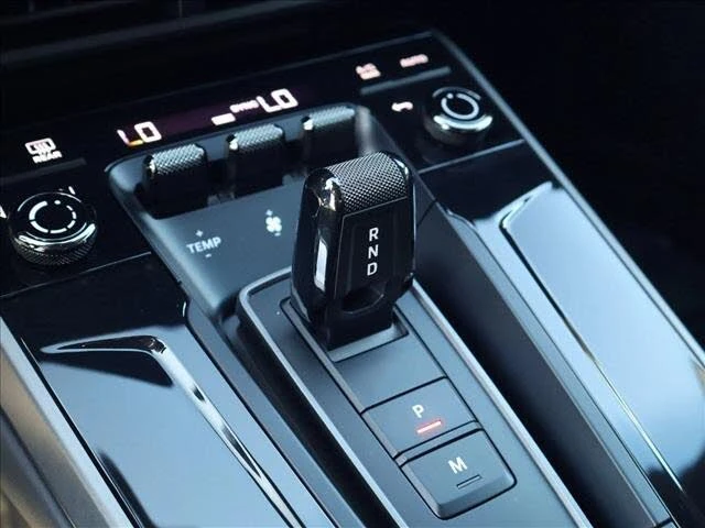 2025 Porsche 992 Carrera - Image 21 of 28