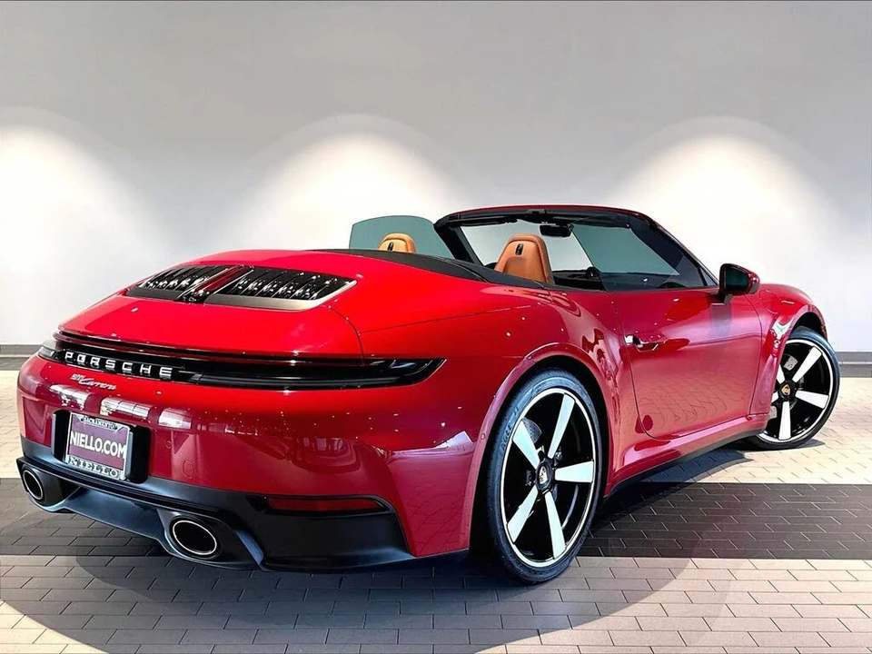 2025 Porsche 992 Carrera - Image 8 of 31