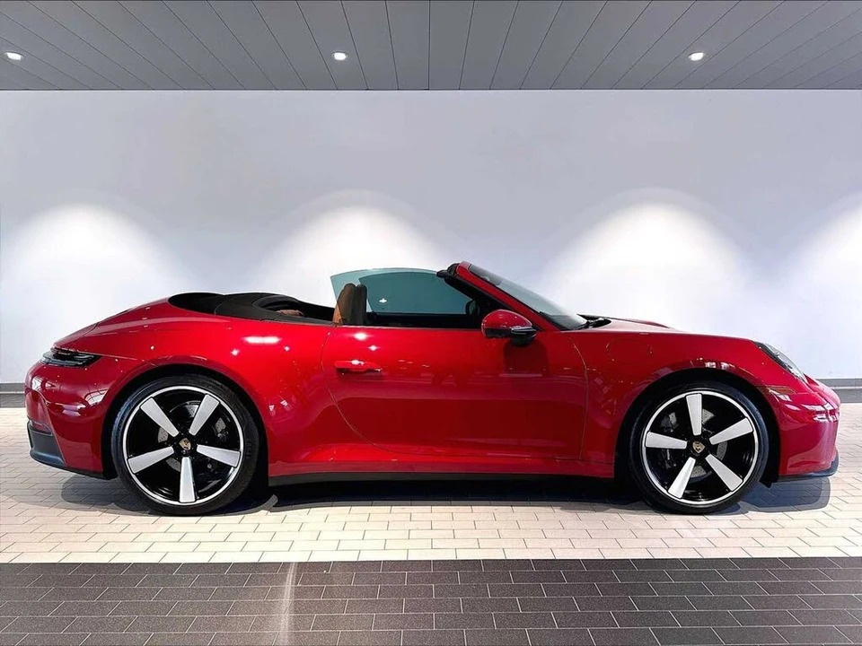 2025 Porsche 992 Carrera - Image 9 of 31