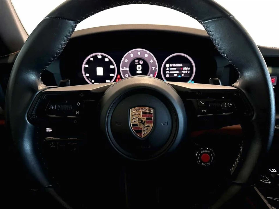 2025 Porsche 992 Carrera - Image 16 of 31