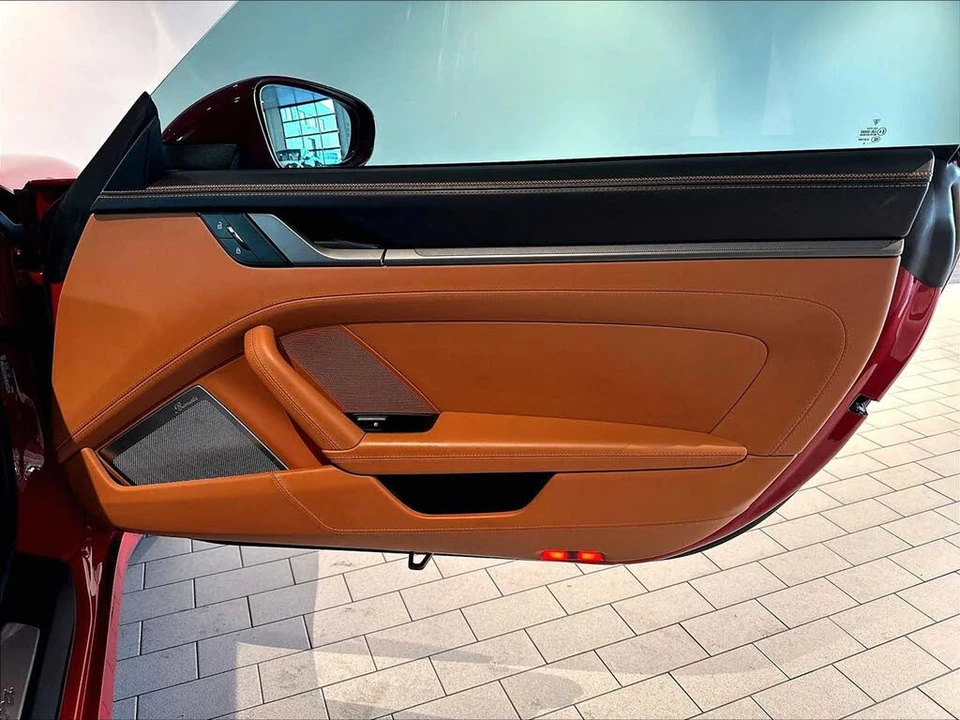 2025 Porsche 992 Carrera - Image 25 of 31