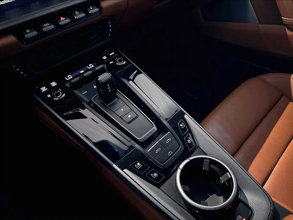 2025 Porsche 992 Carrera - Image 18 of 31