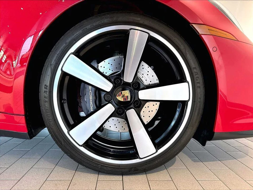 2025 Porsche 992 Carrera - Image 12 of 31