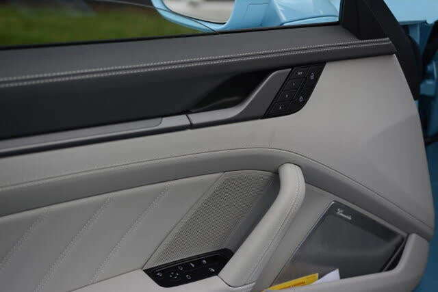 2025 Porsche 992 Carrera - Image 14 of 31