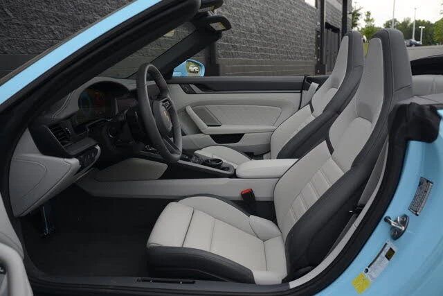 2025 Porsche 992 Carrera - Image 15 of 31