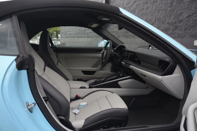 2025 Porsche 992 Carrera - Image 28 of 31