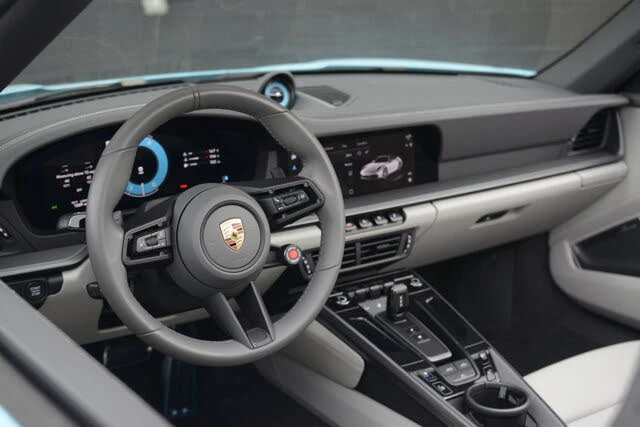2025 Porsche 992 Carrera - Image 4 of 31