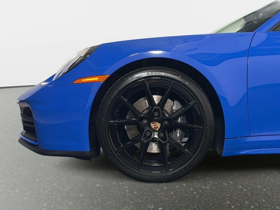 2025 Porsche 992 Carrera - Image 13 of 31