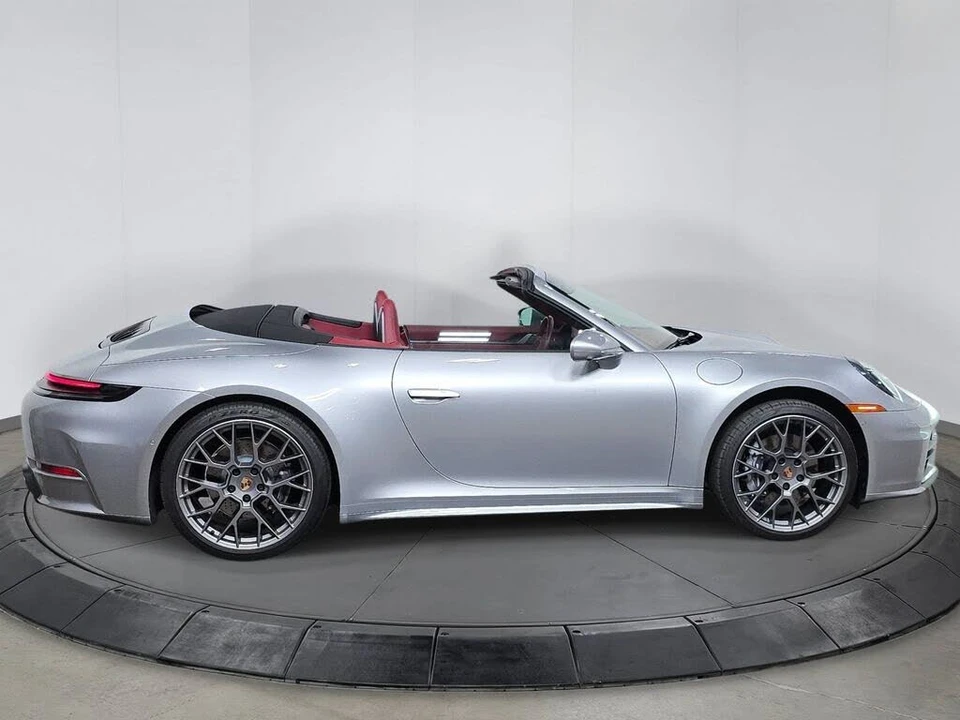 2025 Porsche 992 Carrera - Image 8 of 31