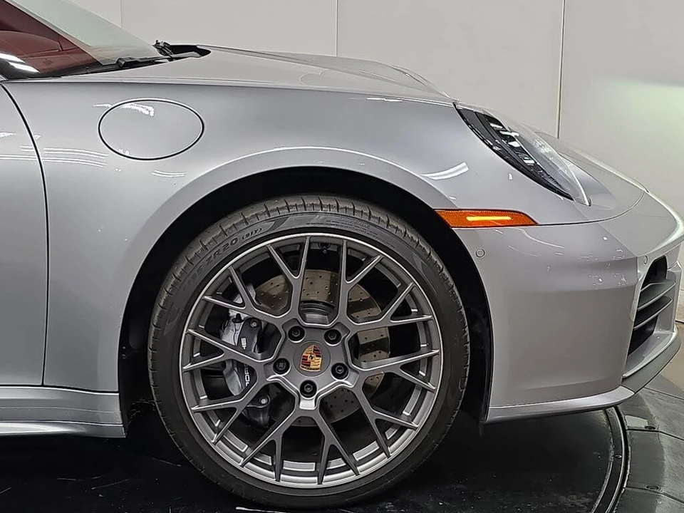 2025 Porsche 992 Carrera - Image 11 of 31