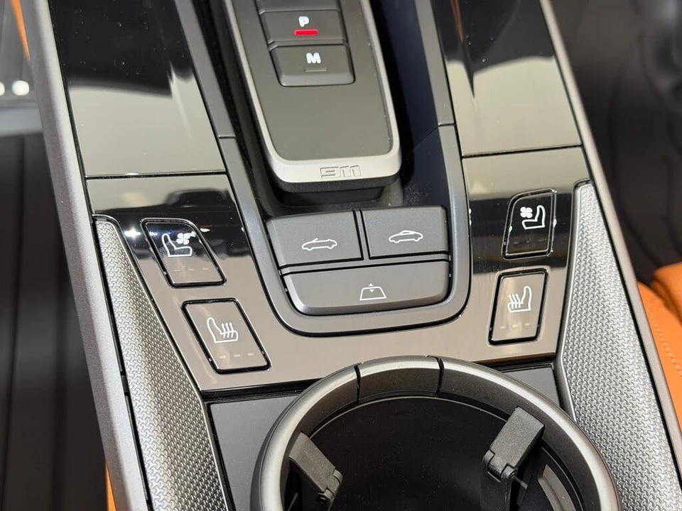 2025 Porsche 992 Carrera - Image 18 of 29