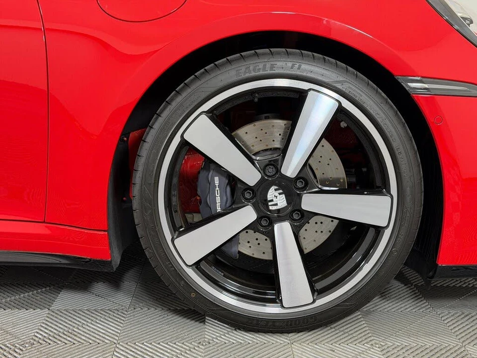2025 Porsche 992 Carrera - Image 13 of 29