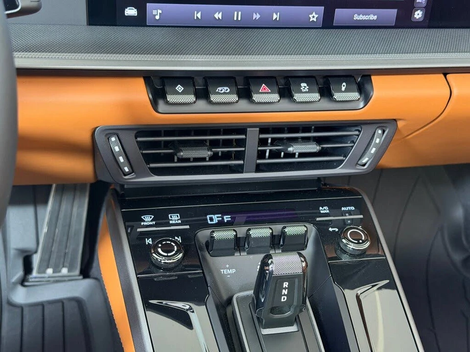 2025 Porsche 992 Carrera - Image 16 of 29
