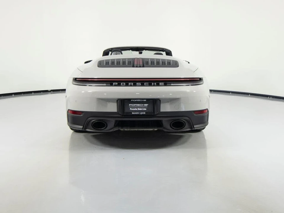 2025 Porsche 992 Carrera - Image 9 of 31
