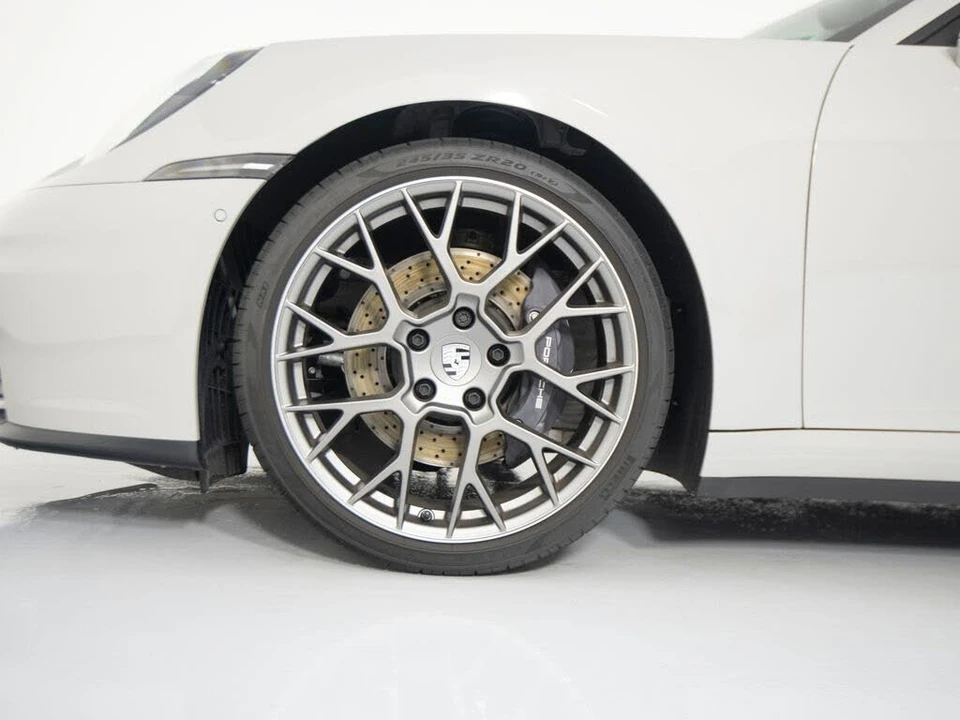 2025 Porsche 992 Carrera - Image 14 of 31