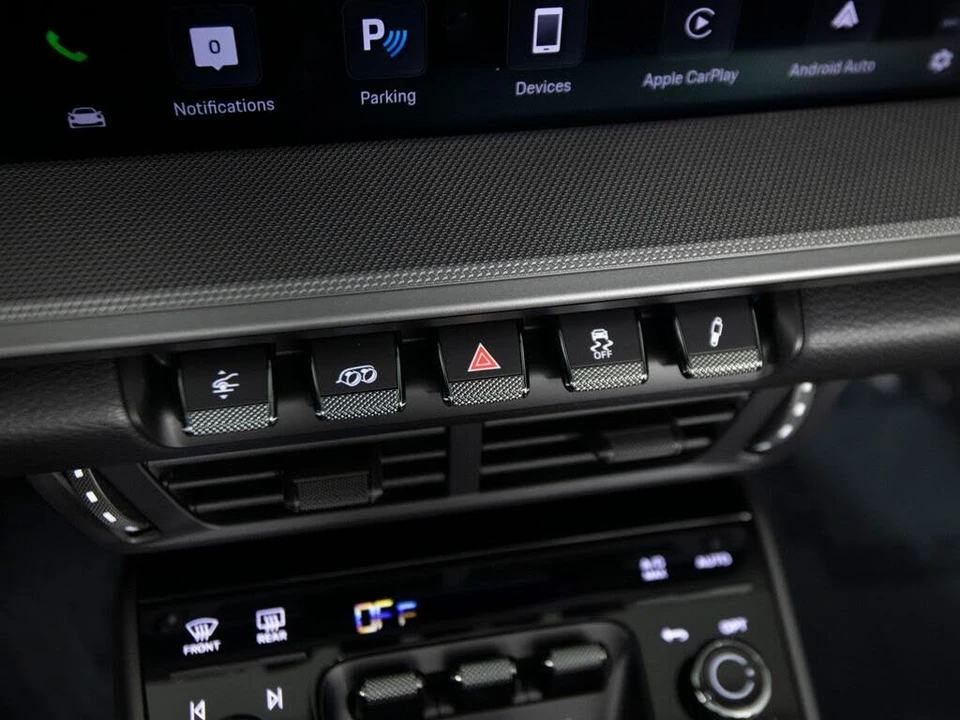 2025 Porsche 992 Carrera - Image 25 of 31