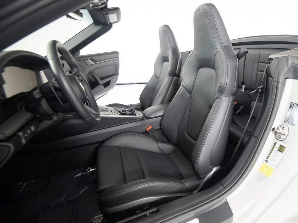 2025 Porsche 992 Carrera - Image 16 of 31