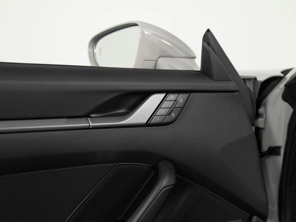 2025 Porsche 992 Carrera - Image 19 of 31