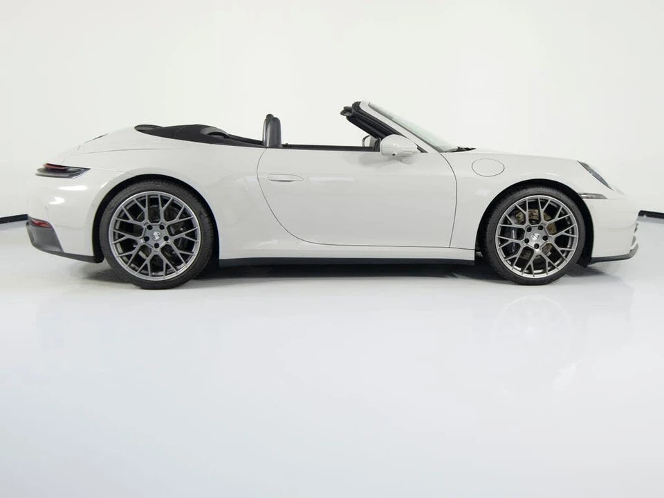 2025 Porsche 992 Carrera - Image 11 of 31