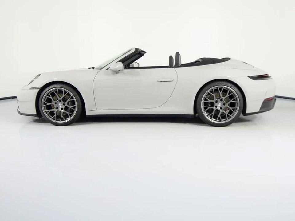 2025 Porsche 992 Carrera - Image 7 of 31